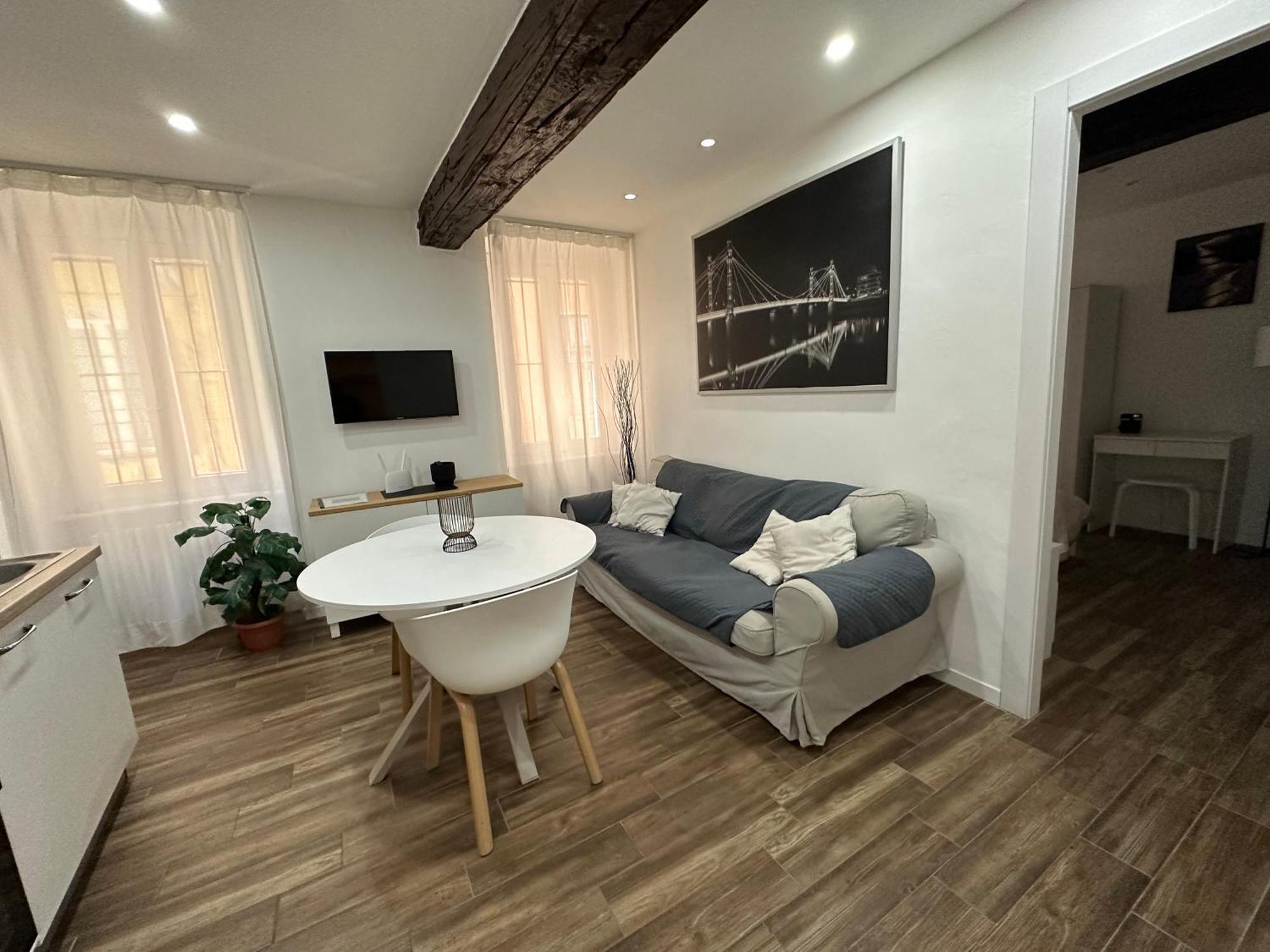 Residenza Castellazzo Apartment Ivrea Bagian luar foto